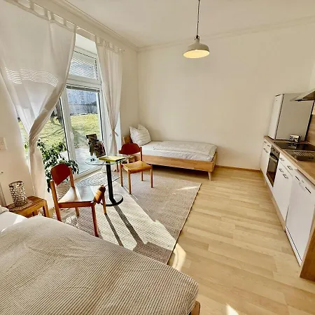 Fiorella Airport With Garden Lägenhet