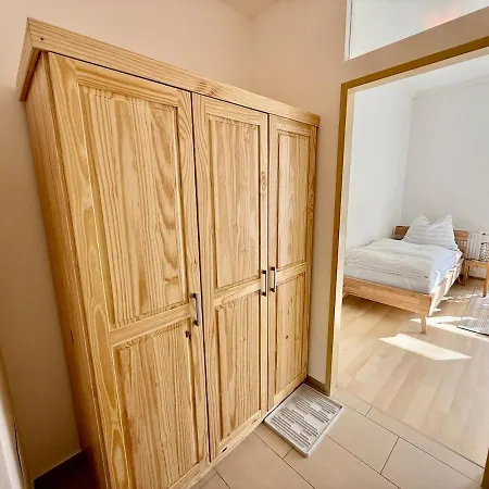 Fiorella Airport With Garden Lägenhet *