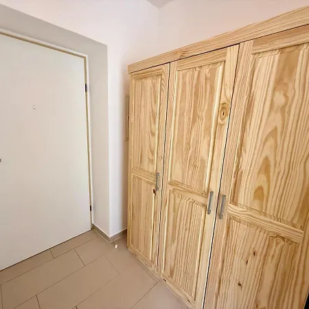 Fiorella Airport With Garden Lägenhet