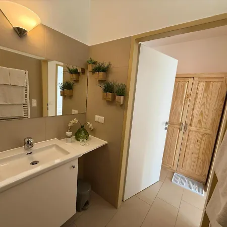 Fiorella Airport With Garden Apartment *