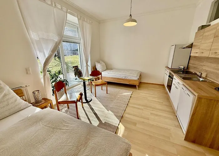 Fiorella Airport With Garden Lägenhet