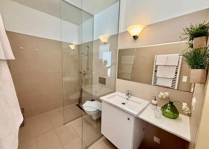 Fiorella Airport With Garden Lägenhet Schwechat