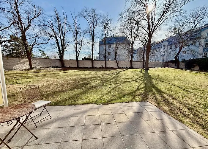 Fiorella Airport With Garden