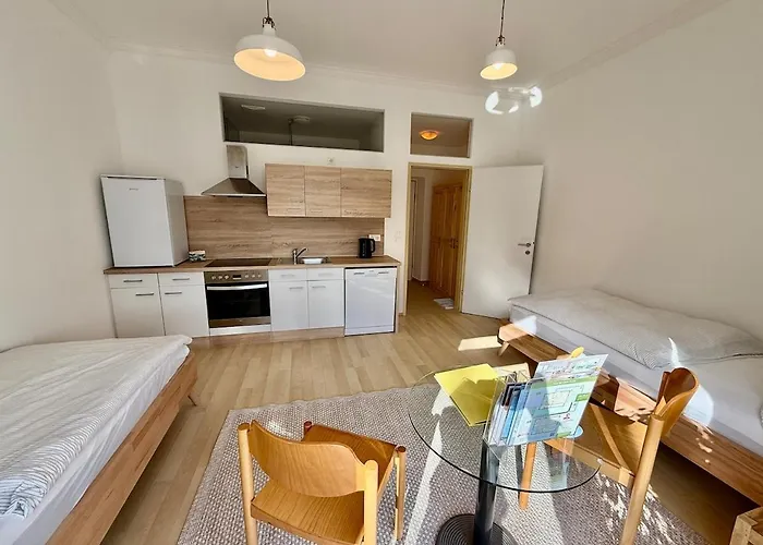 Fiorella Airport With Garden Lägenhet Schwechat