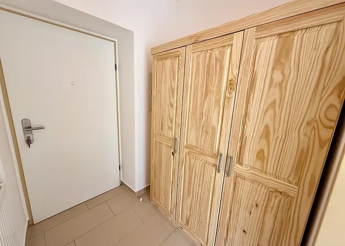 Fiorella Airport With Garden Lägenhet